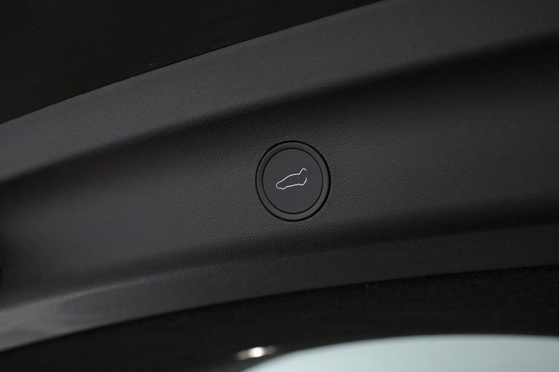 Tesla Model Y bild 23
