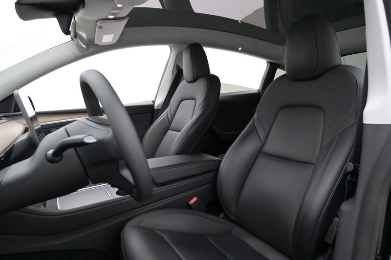 Tesla Model Y bild 9