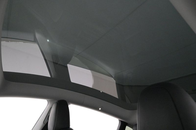 Tesla Model Y bild 20