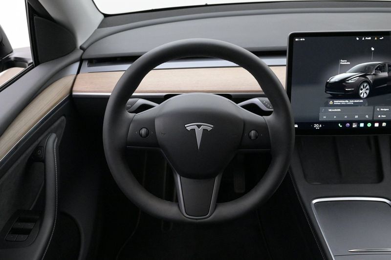 Tesla Model Y bild 7