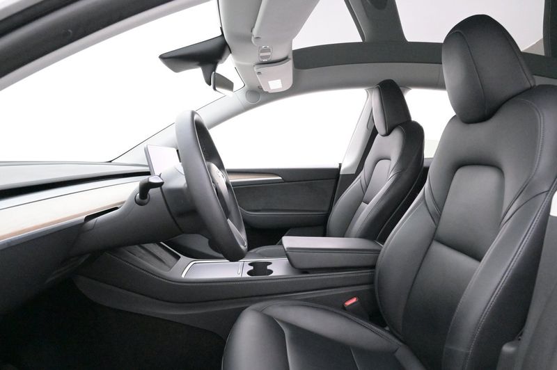 Tesla Model Y bild 9