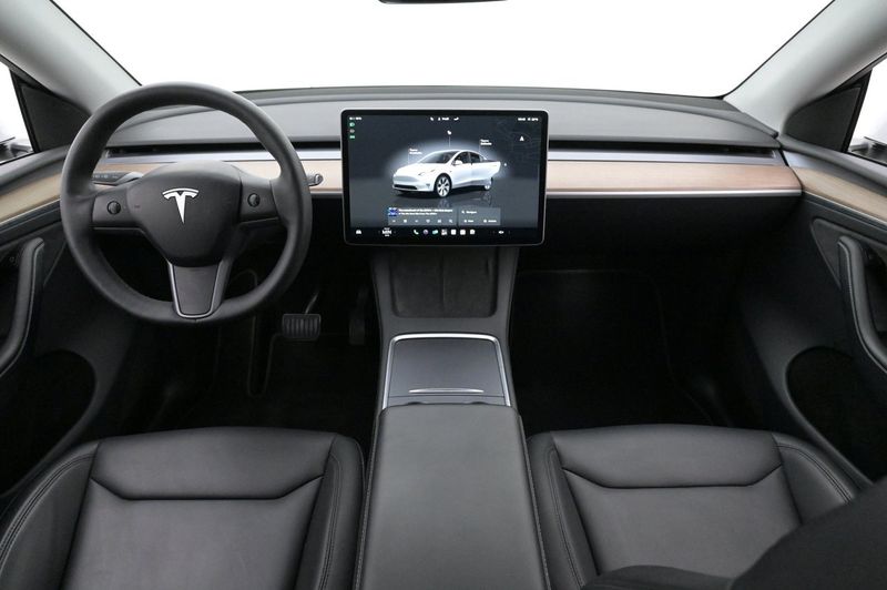 Tesla Model Y bild 6