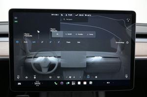Tesla Model Y bild 14