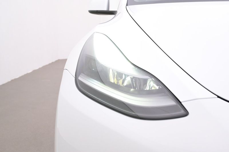 Tesla Model Y bild 26