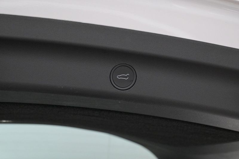 Tesla Model Y bild 23