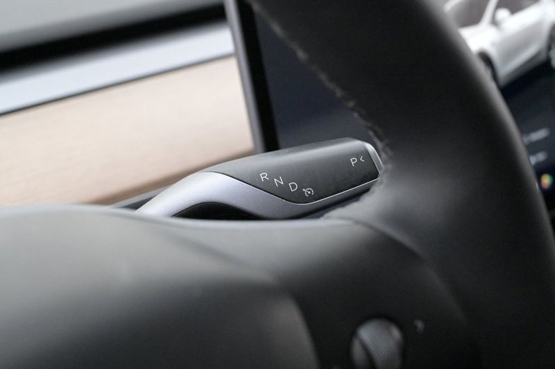 Tesla Model Y bild 8