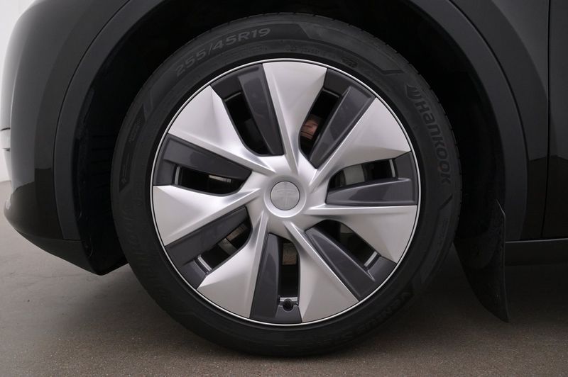 Tesla Model Y bild 27