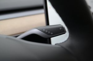 Tesla Model Y bild 8