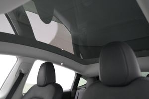 Tesla Model Y bild 25