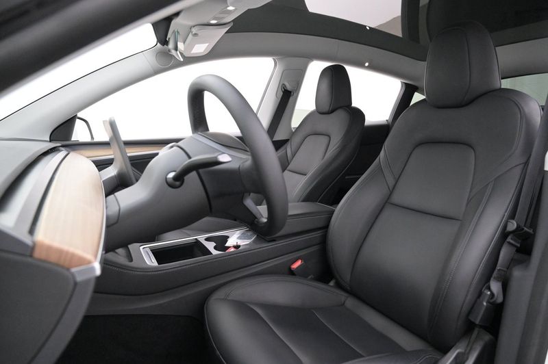 Tesla Model Y bild 9