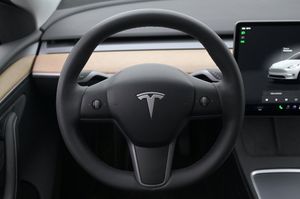 Tesla Model Y bild 7