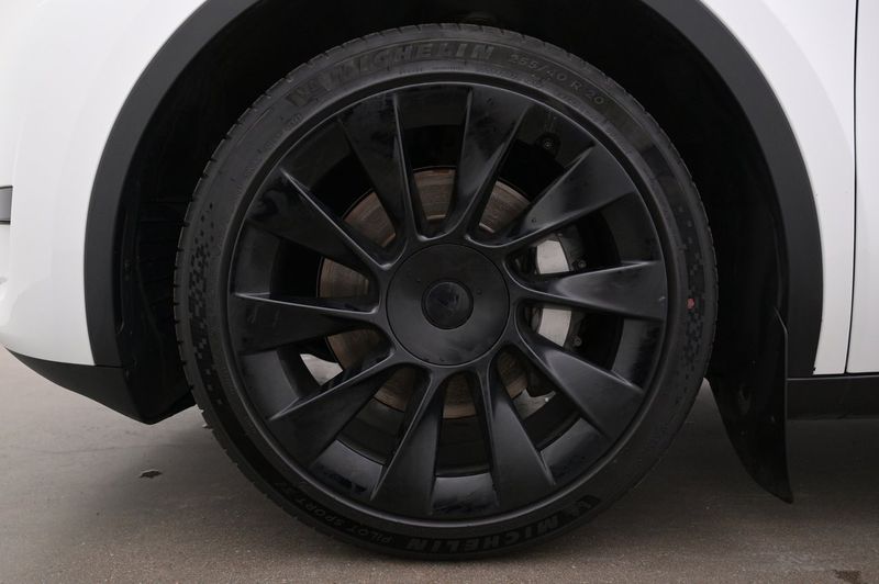 Tesla Model Y bild 27