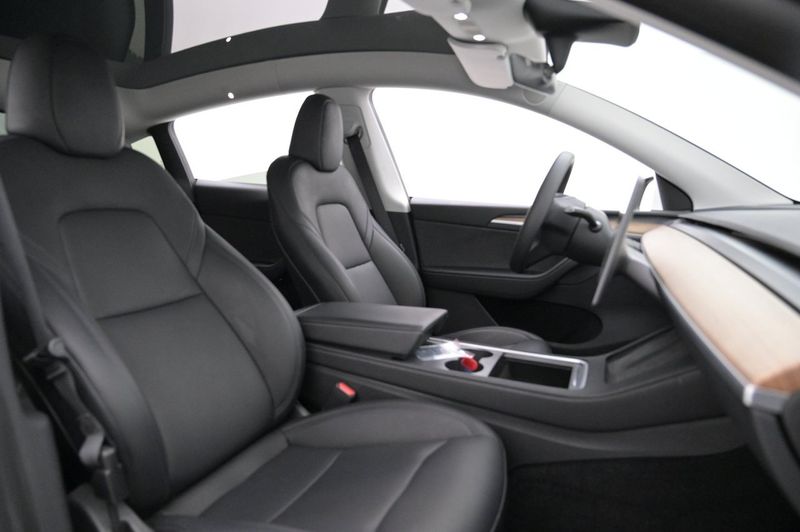 Tesla Model Y bild 12
