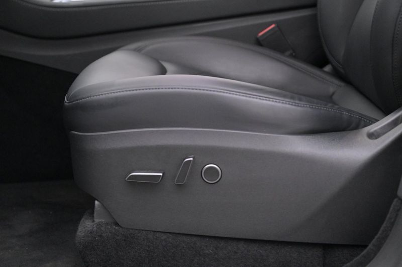 Tesla Model Y bild 11