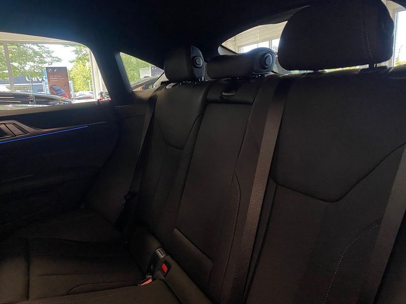 BMW i4 bild 8