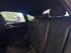 BMW i4 bild 8
