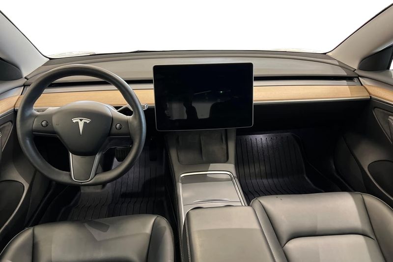 Tesla Model 3 bild 10
