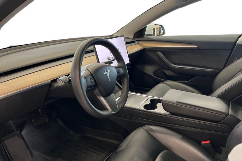 Tesla Model 3 bild 14