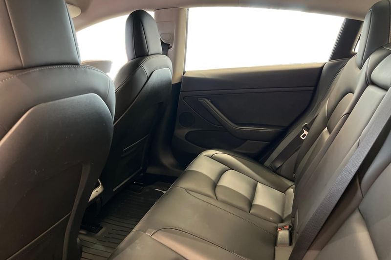 Tesla Model 3 bild 13