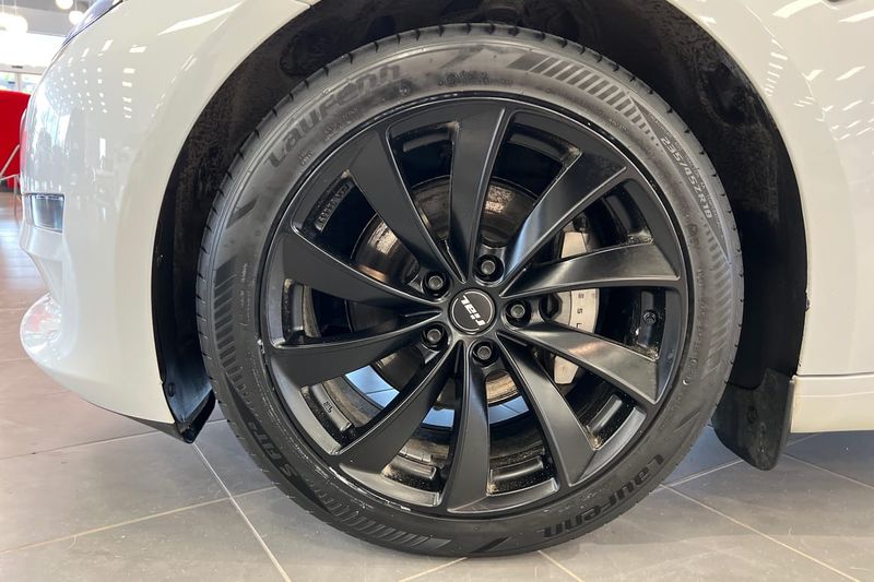 Tesla Model 3 bild 16