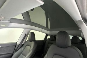 Tesla Model Y bild 15