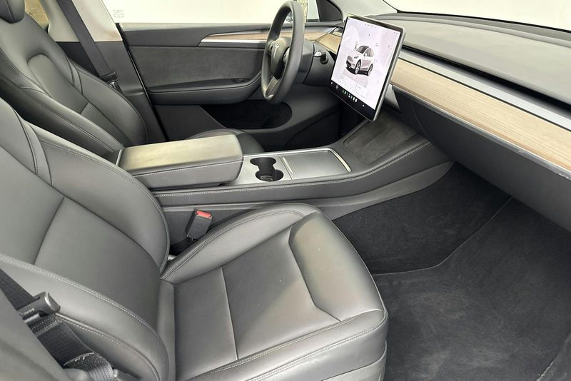 Tesla Model Y bild 7