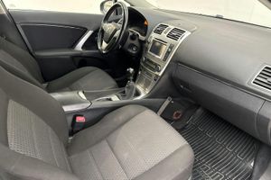 Toyota Avensis bild 7