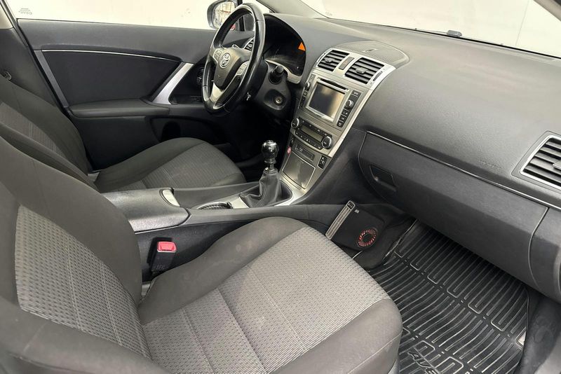 Toyota Avensis bild 7