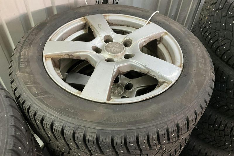 Toyota Avensis bild 13