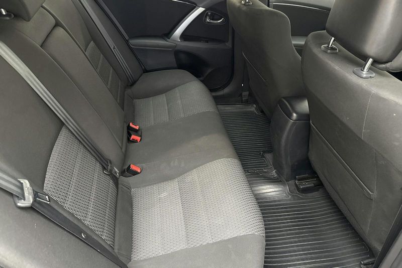 Toyota Avensis bild 8
