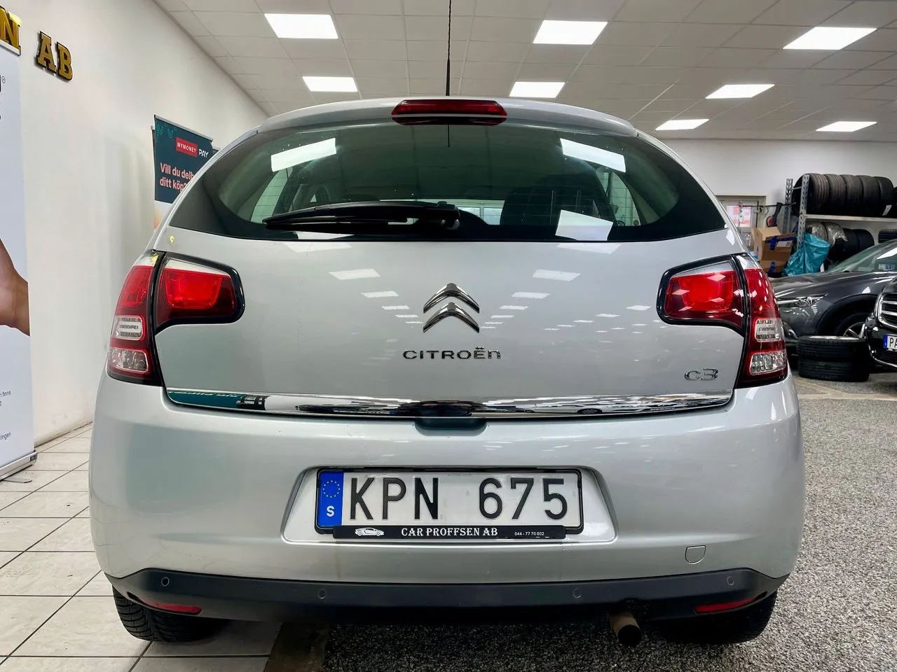Vehicle image 4