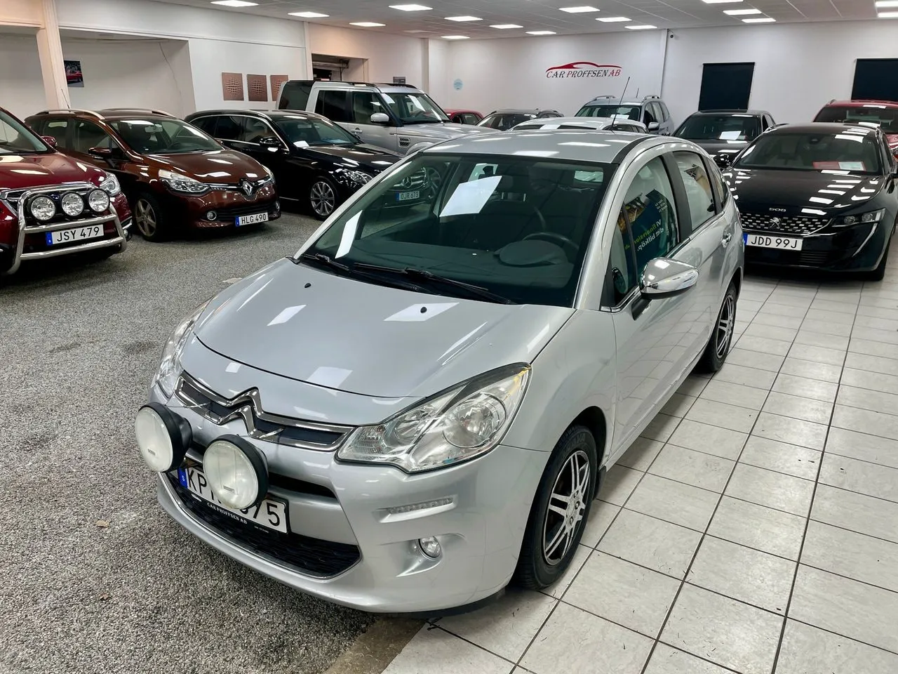 Vehicle image 18