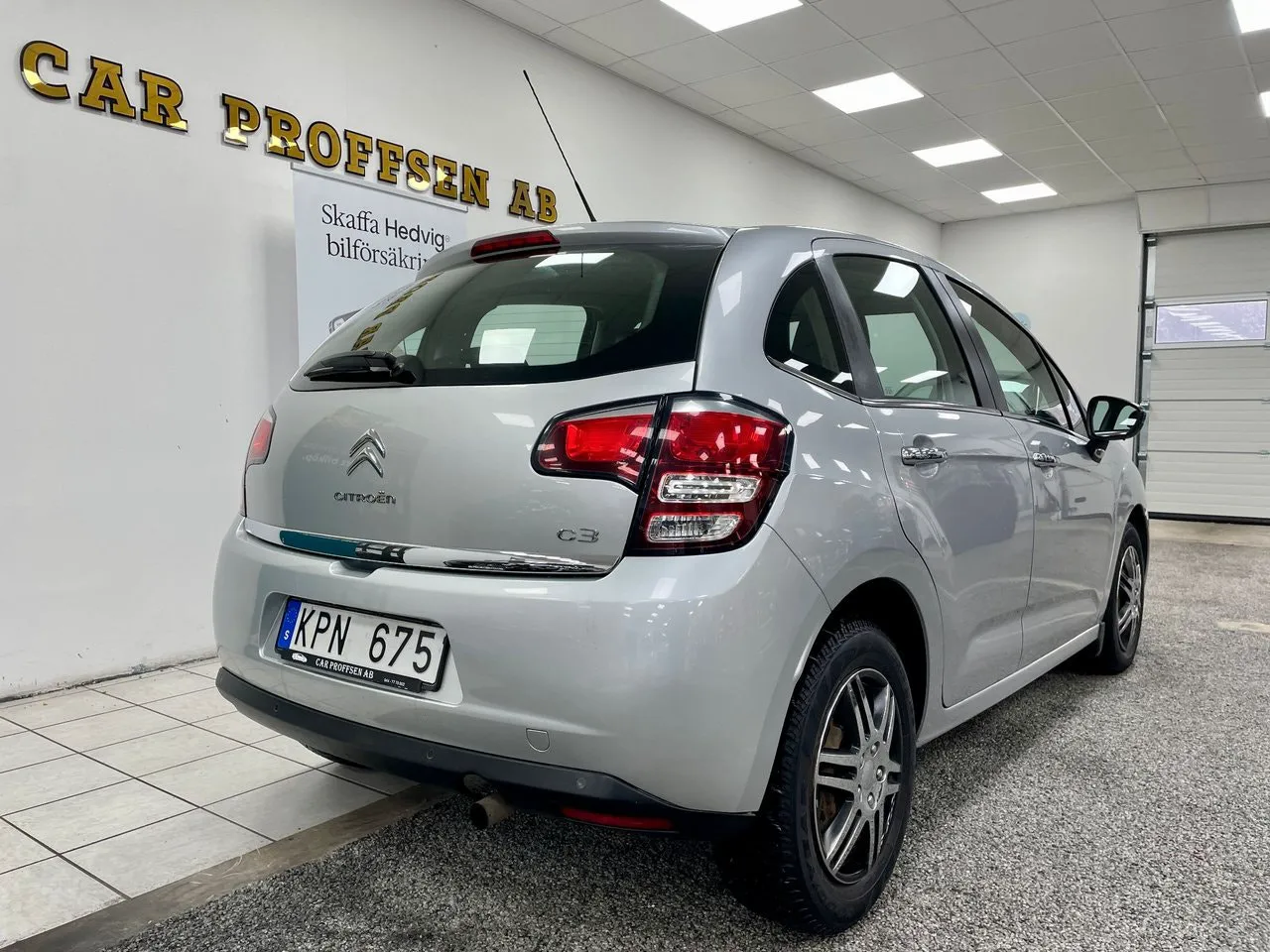 Vehicle image 5