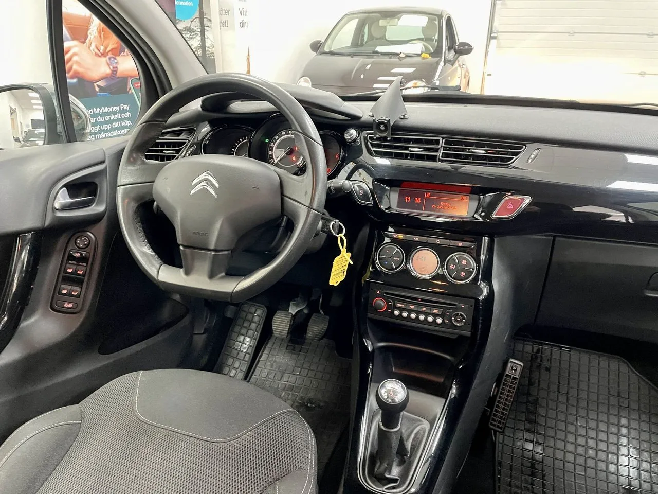 Vehicle image 10