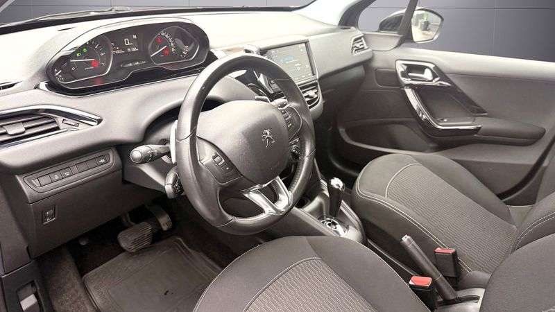 Peugeot 208 bild 12