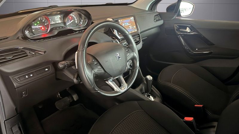 Peugeot 208 bild 13