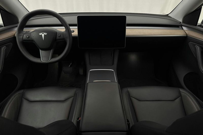 Tesla Model Y bild 6