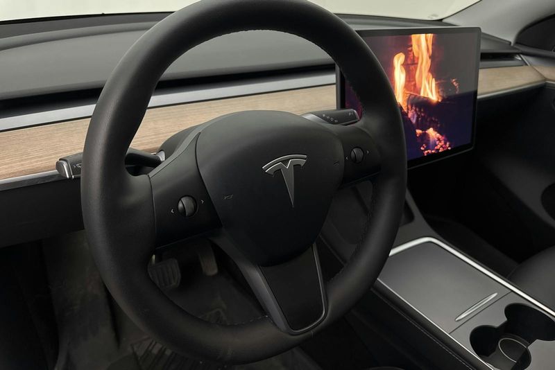 Tesla Model Y bild 16