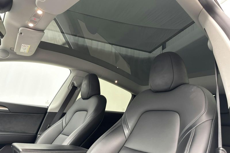 Tesla Model Y bild 18