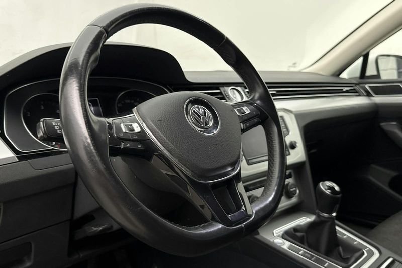 Volkswagen Passat bild 14