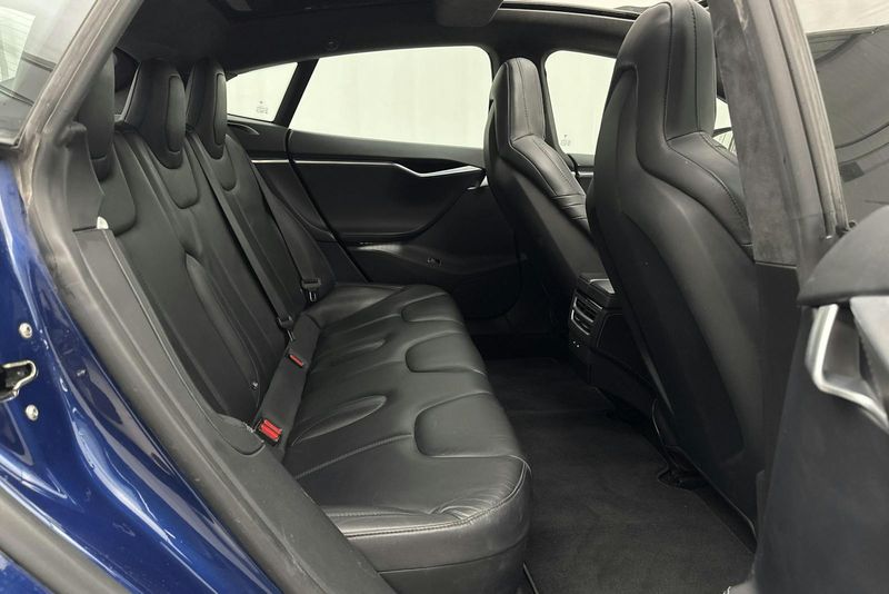 Tesla Model S bild 8