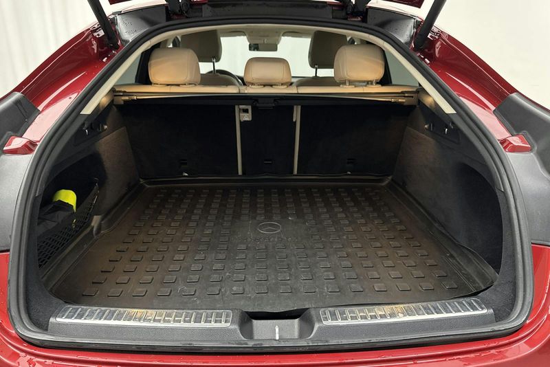 Mercedes GLC220 bild 9