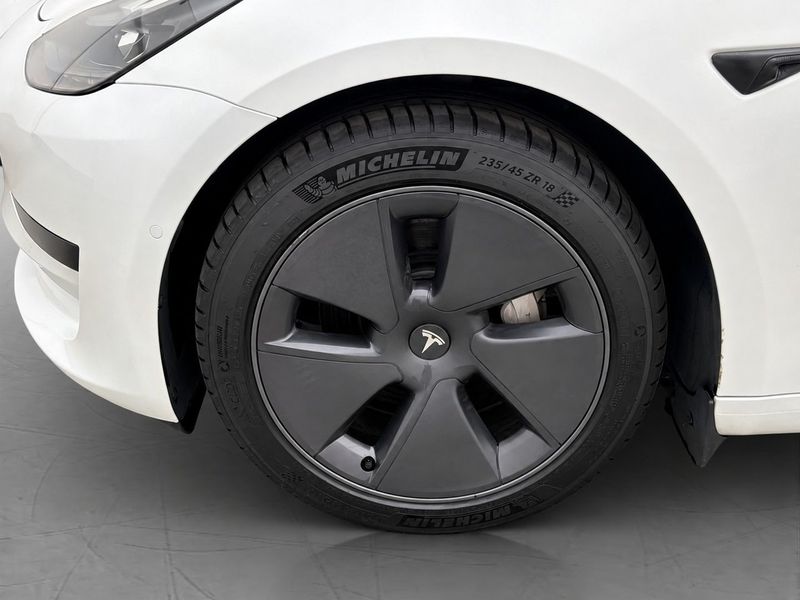 Tesla Model 3 bild 33