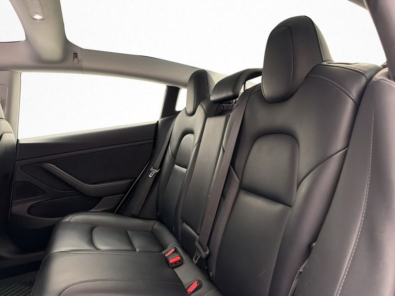 Tesla Model 3 bild 28