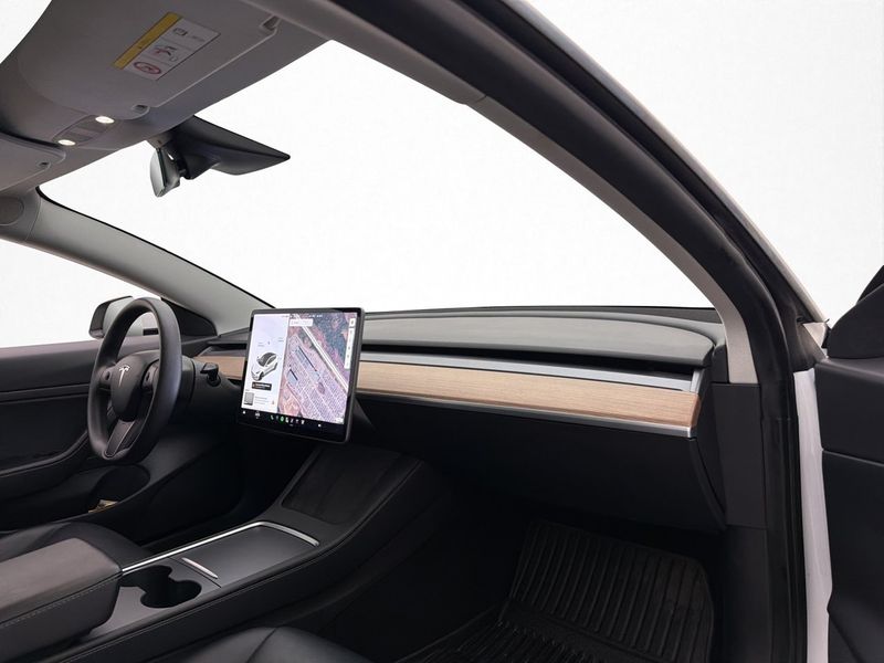 Tesla Model 3 bild 27