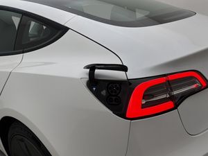 Tesla Model 3 bild 30