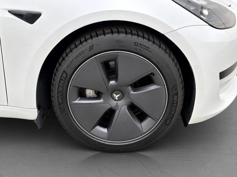 Tesla Model 3 bild 32