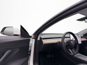 Tesla Model 3 bild 11