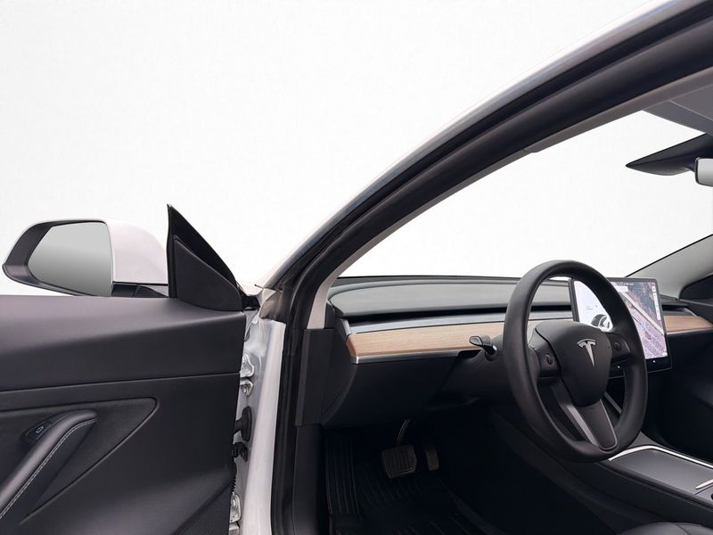 Tesla Model 3 bild 11