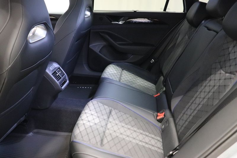 Volkswagen Passat bild 8
